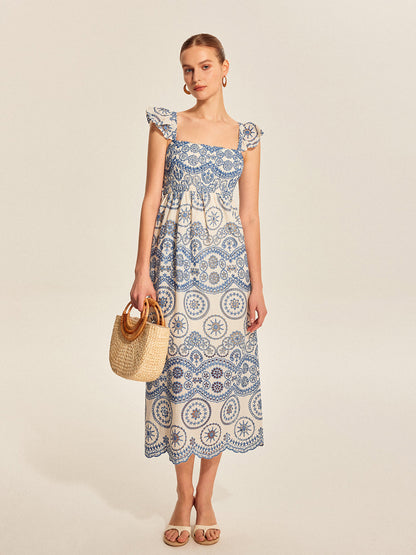 Şık Boho Çiçekli Elbise ile Etkileyici Sırt Dekolteli