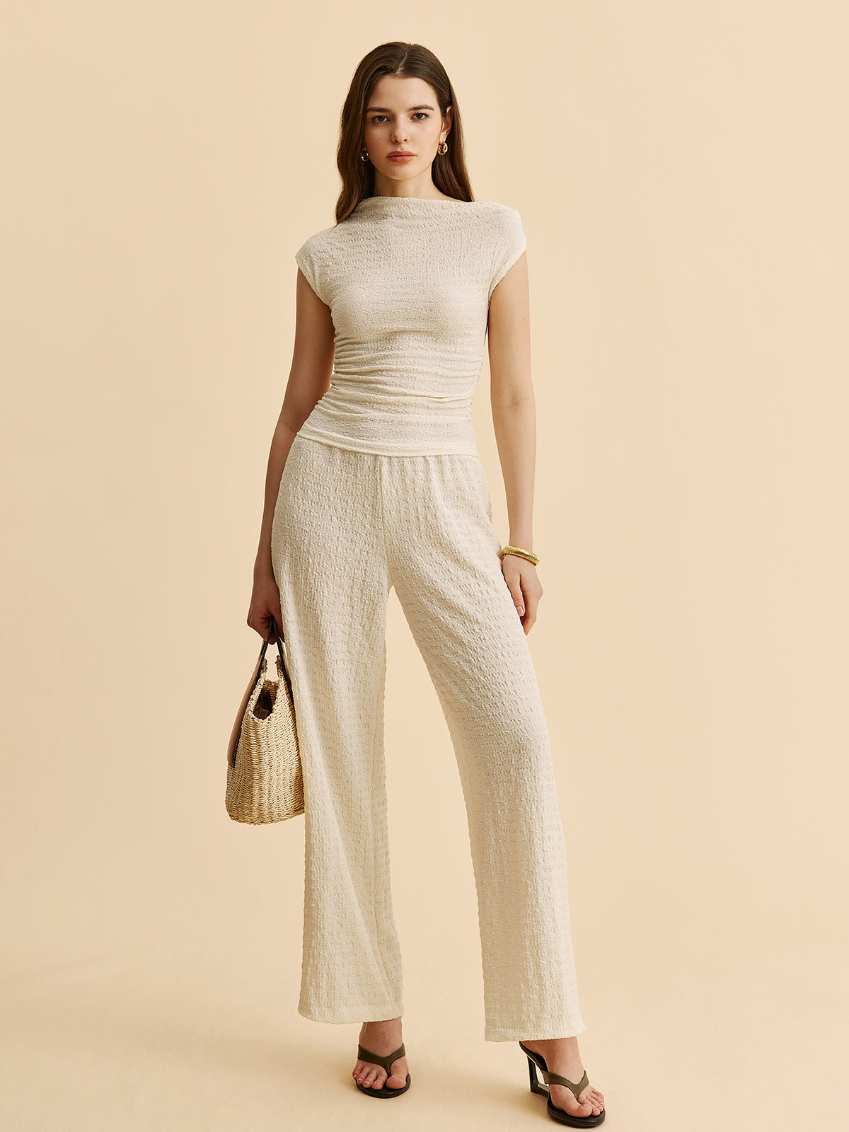 Şık Dokulu Bluz ve Rahat Geniş Paçalı Pantolon Takımı