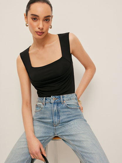 Şık Kare Yaka Vücuda Oturan Atlet ile Zahmetsiz Şıklık