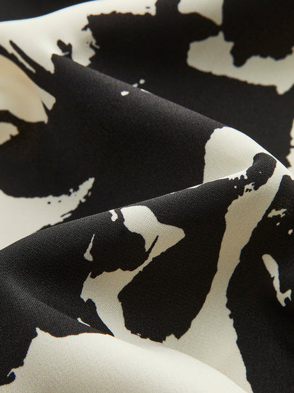 Şık A Kesim Etek ile Dikkat Çekici Soyut Çiçek Deseni