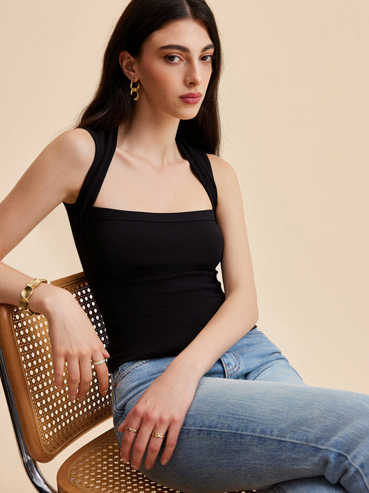 Şık Kare Yaka Ribanalı Askılı Üst ile Zahmetsiz Tarz