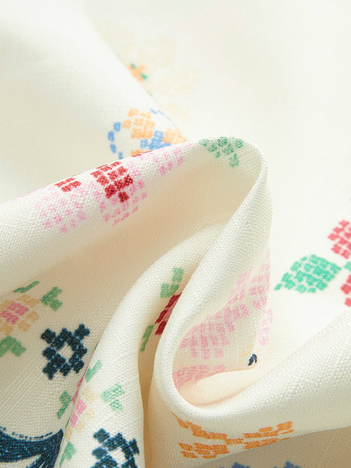 Şık Çiçek Desenli Nakışlı Yelek, Şık Düğme Detayları ile