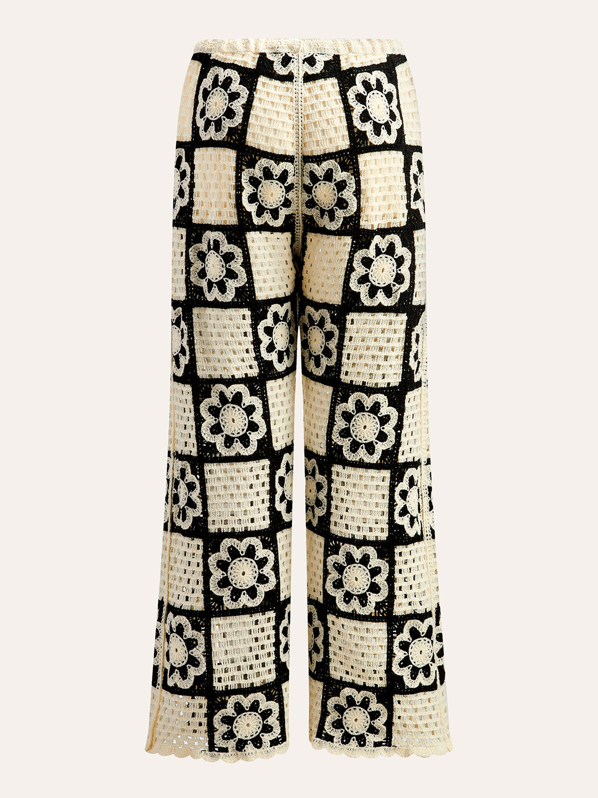 Güzelce Örülmüş Çiçek Desenli Üst ve Pantolon Takımı