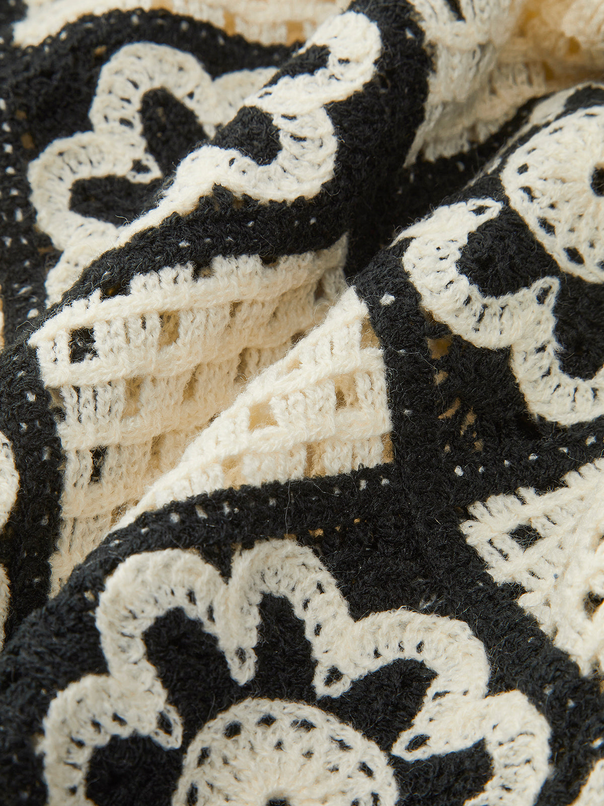 Güzelce Örülmüş Çiçek Desenli Üst ve Pantolon Takımı