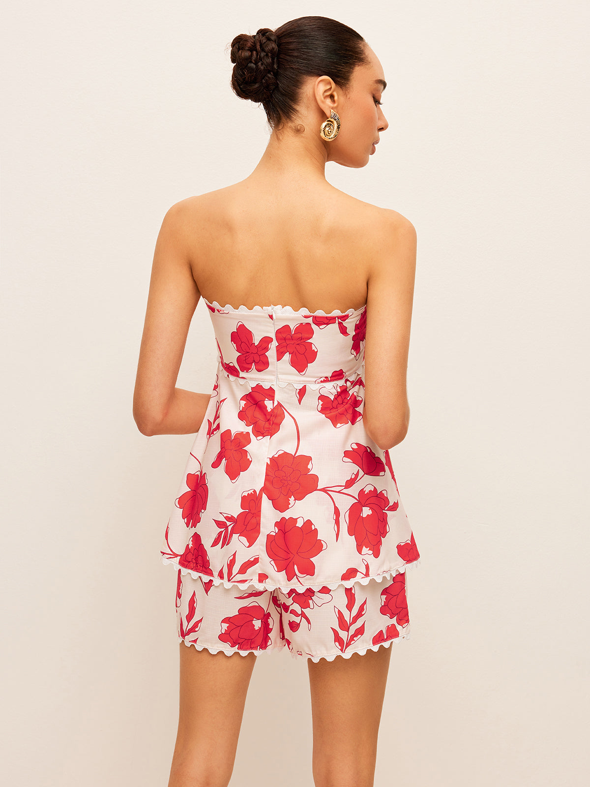 Şık Çiçek Desenli Askısız Üst ve Cepli Şort Takımı