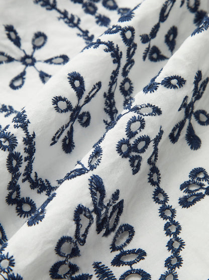 Şık İşlemeli V-Yaka Elbise Zarif Kemer ile