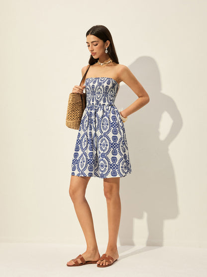 Şık Askısız Çiçekli Elbise ile Zahmetsiz Zarafet