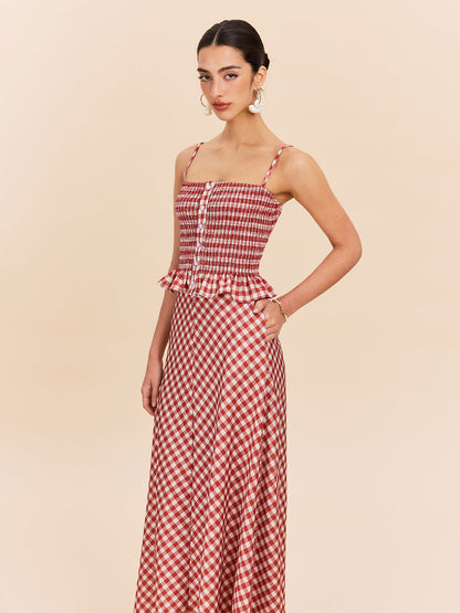 Şık Kareli Cepli Etek ile Rahat Stil