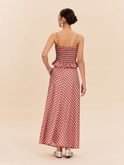 Şık Kareli Cepli Etek ile Rahat Stil