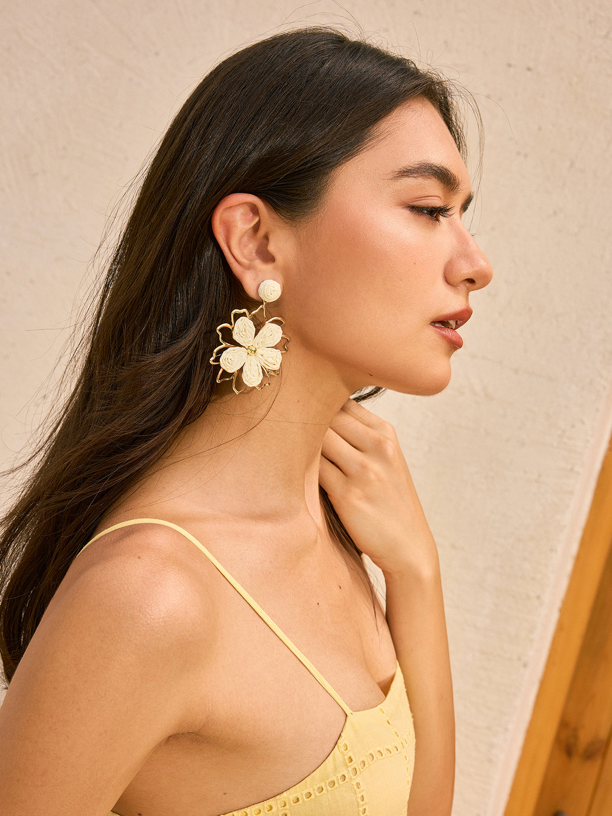 Şık Çiçek Şeklinde Düğümlü Kulak Sargıları