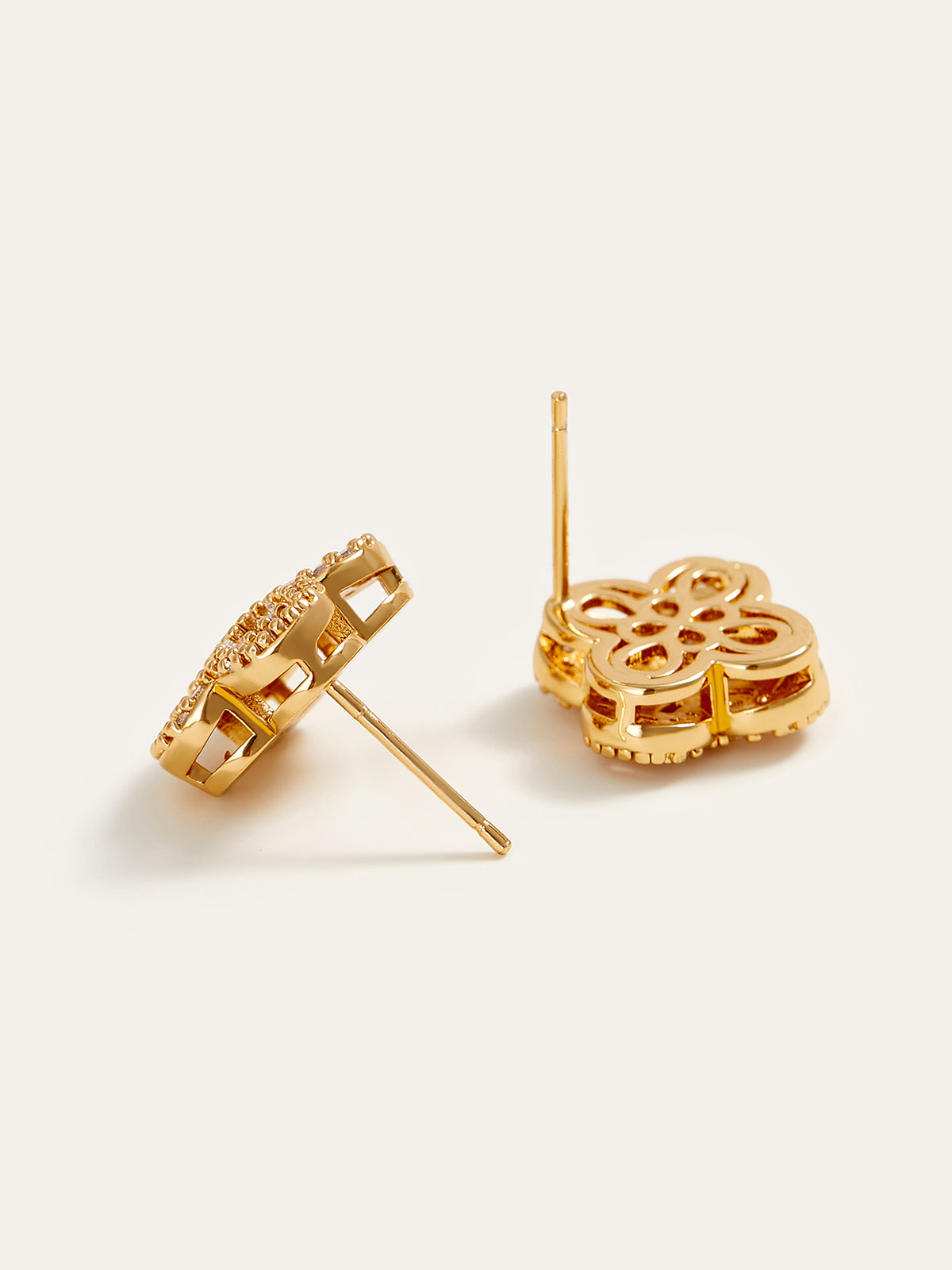 İnce altın kaplama çubuk şekilli kristal çiçek küpe