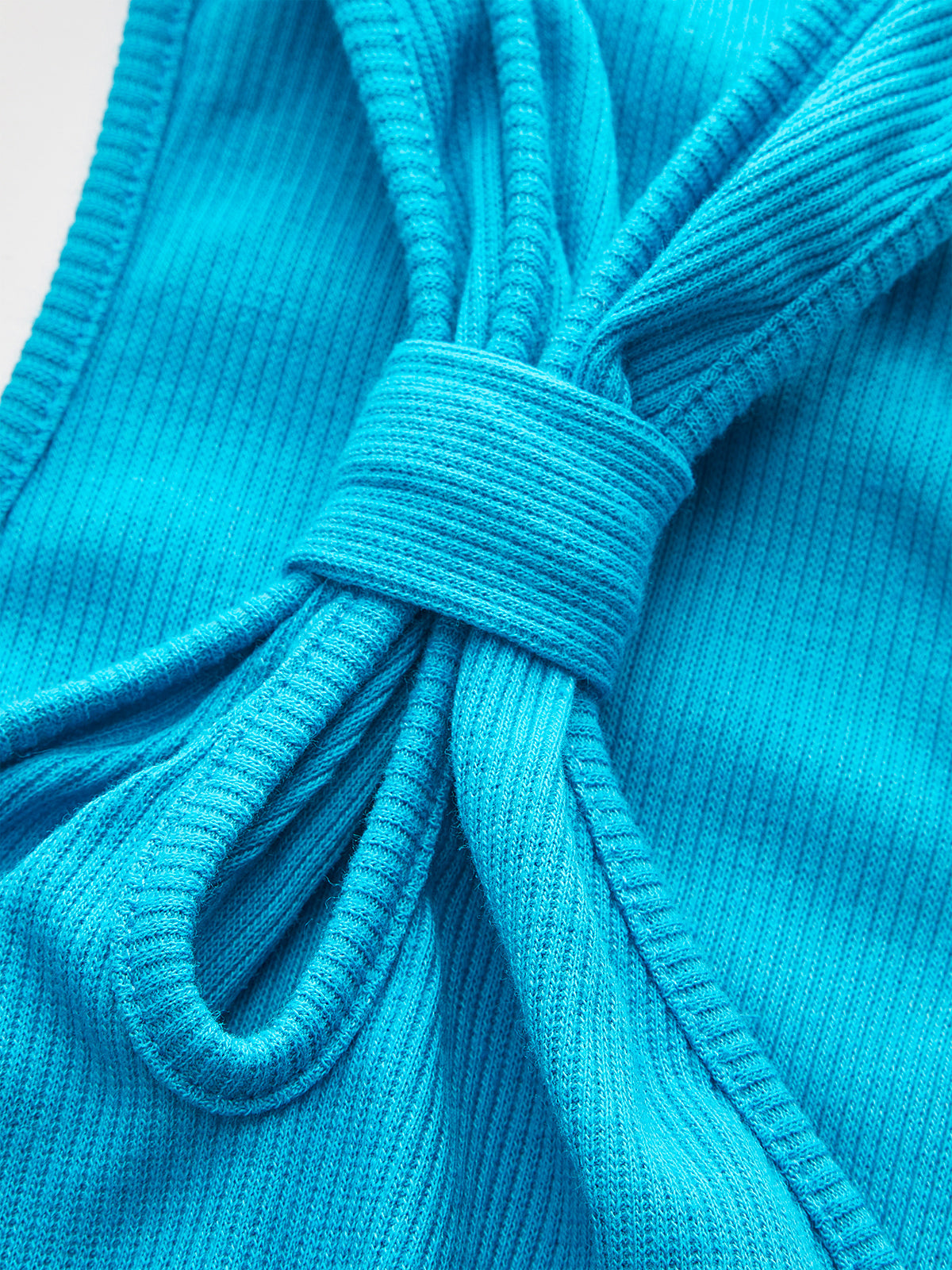 Dikdörtgen Yaka Düğüm Detaylı Bluz