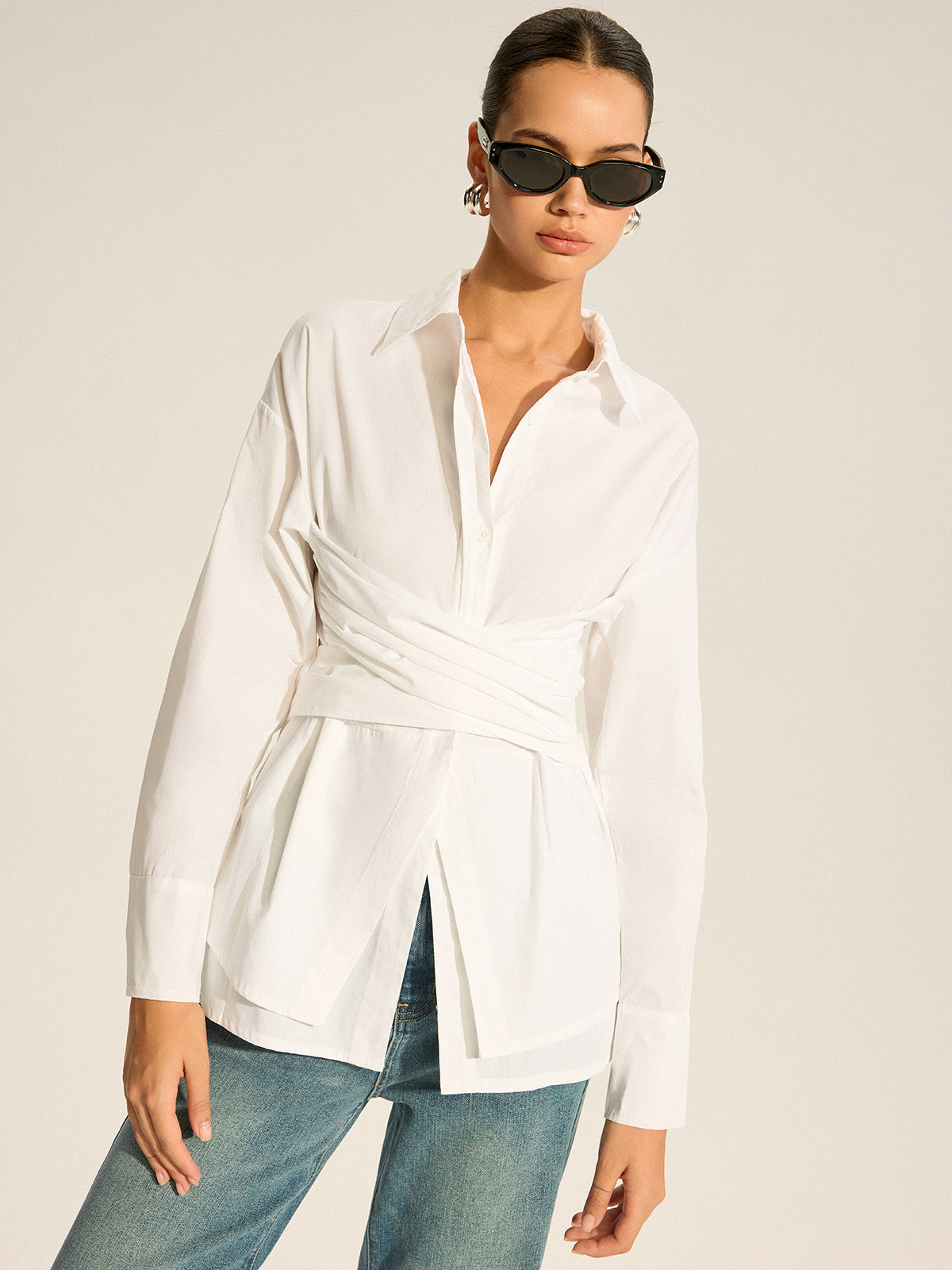 Arkaya Denk Düğmeli Uzun Kollu Pamuklu Gömlek Beyaz