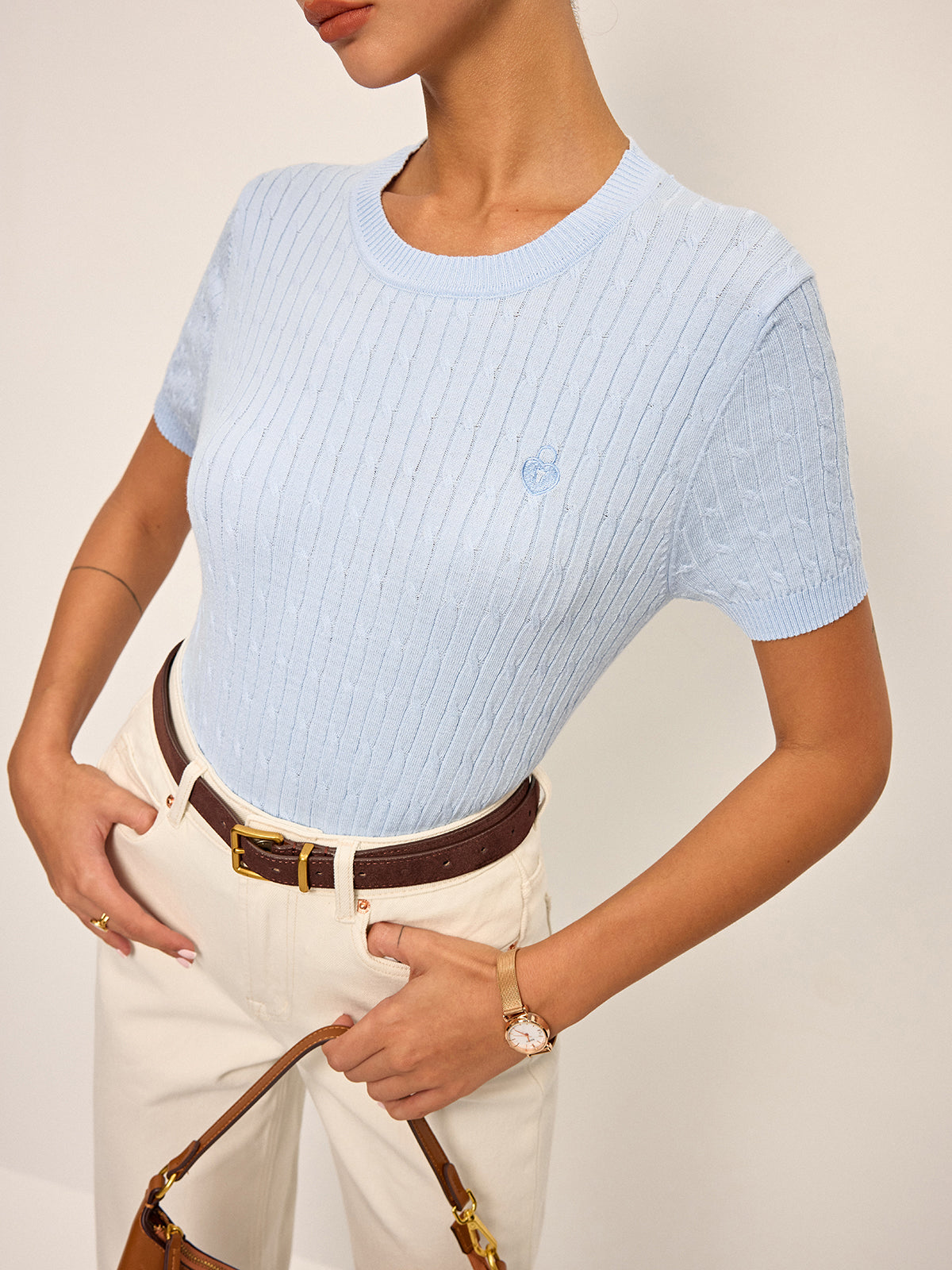 Kalp İşlemeli Yüksek Yaka Kablolu Örgü T-shirt