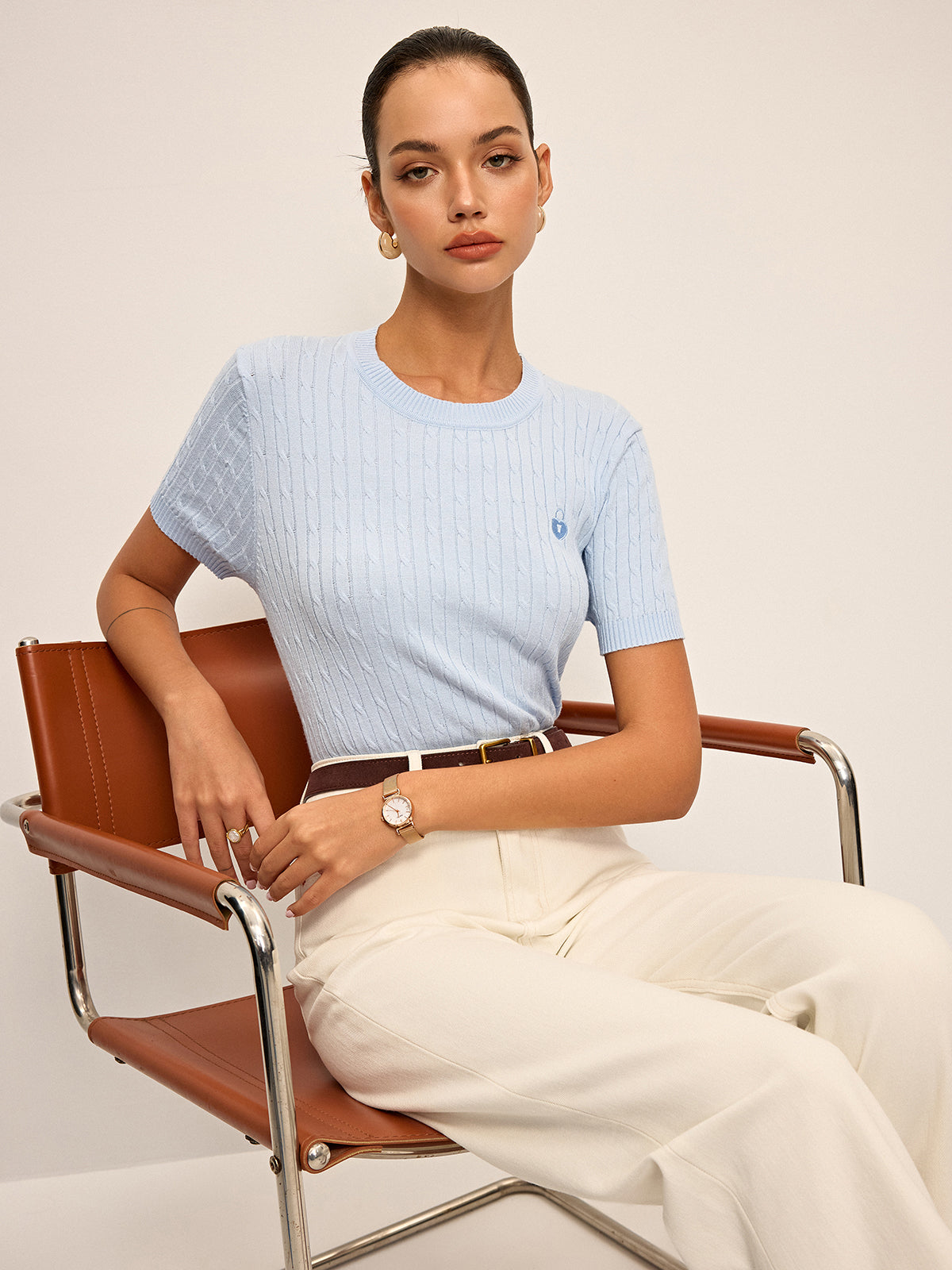 Kalp İşlemeli Yüksek Yaka Kablolu Örgü T-shirt