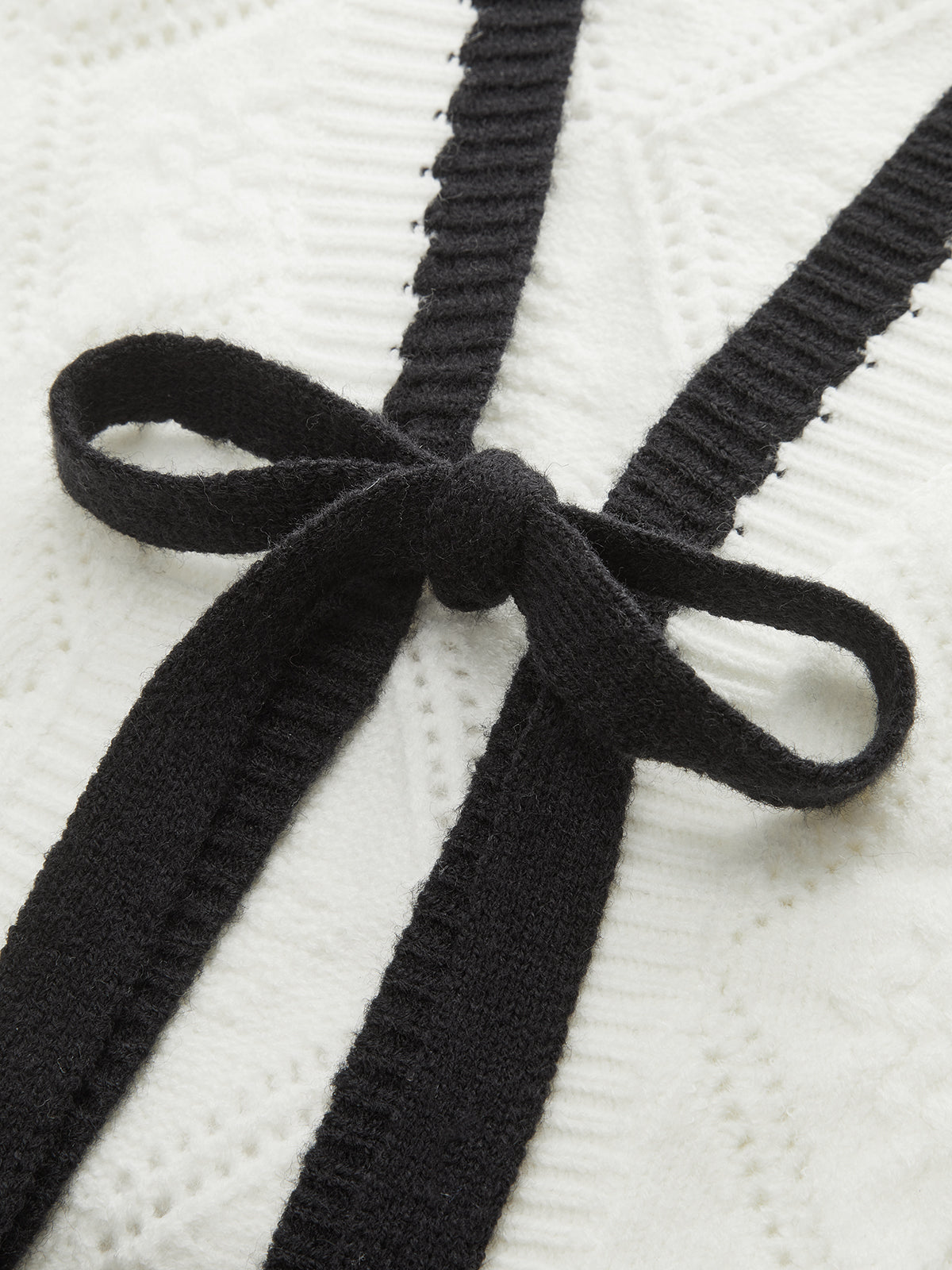 Şık Görünüm İçin Trend Renkli Kenar Detaylı Bağcıklı Örme Hırka