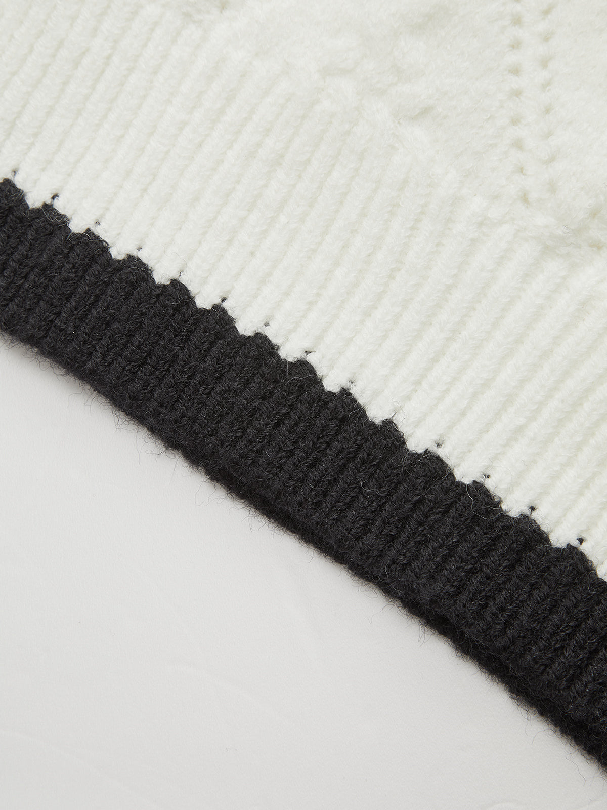 Şık Görünüm İçin Trend Renkli Kenar Detaylı Bağcıklı Örme Hırka