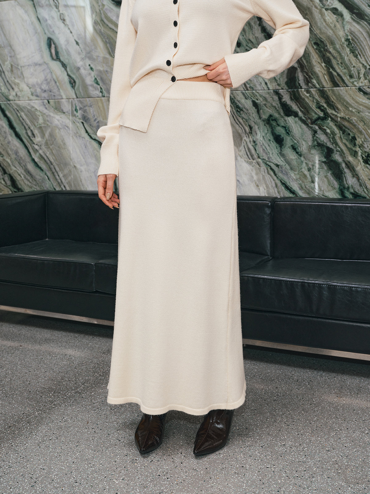 V Yaka Düğmeli Triko Hırka Maxi Etek Takımı Ekru