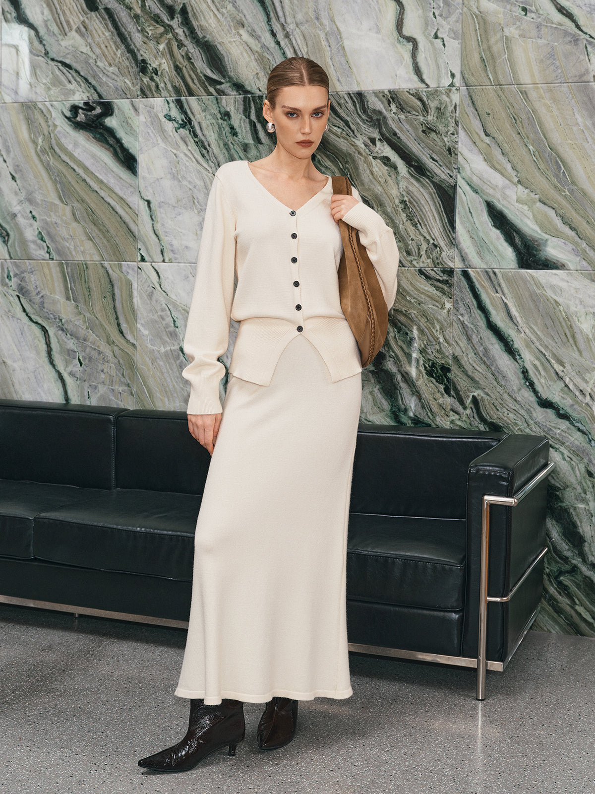 V Yaka Düğmeli Triko Hırka Maxi Etek Takımı Ekru