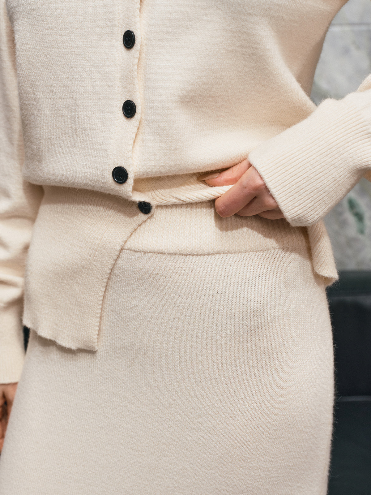 V Yaka Düğmeli Triko Hırka Maxi Etek Takımı Ekru