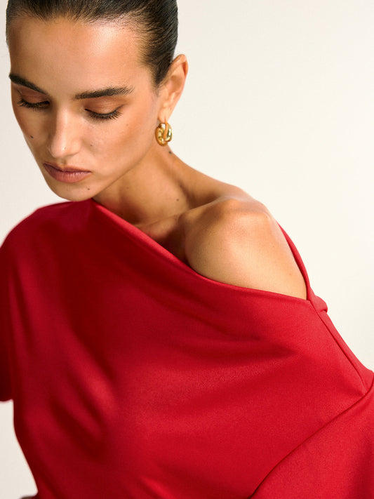 Omuzdan Asimetrik Uzun Kollu ve Şık Dekolte Bluz