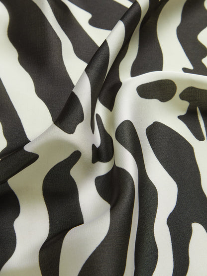 Şık Zebra Desenli Kare Eşarp